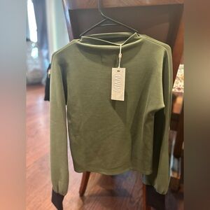 Olivvi NWT Mockneck Size Medium